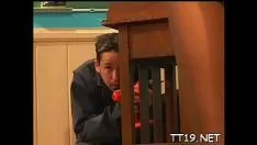 Odtwórz Krągła nastolatka w większości dostaje przyjemny nerwowy wytrysk na twarz