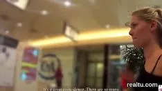 Afspelen Perfect Tsjechoslowaakse truelove is opgewonden in het winkelcentrum en doordrongen van pov