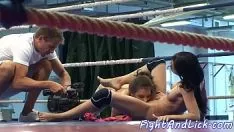 Abspielen Wrestle Tribade spielten in einem Preisring