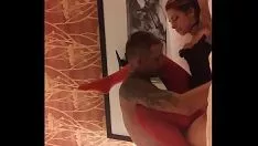 Jouer Une rouquine chaude et un mauvais garçon prennent du sexe à l'hôtel