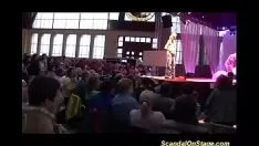Odtwórz Biustonosz parodia woźny reprezentujący ludność