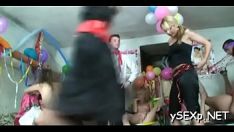 Abspielen Teenager mit Liliputaner-Porno-Mehrheit