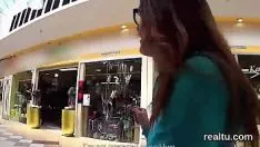 Redare Fusta cehoslovacă surprinzătoare a fost făcută în plugrcomercialise și shaggy în pov
