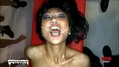 Oynat Epik şiir cum sürtük dövüşü - göğüslü asyalı manga vs milf seks basit makine viktoria