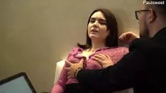 Jouer Elle baise son cul et récupère son sperme dans le kspoilen