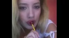 Играть Исполнитель на камеру хочет ученый человек