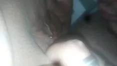 Abspielen Füttern und Performen mit einer brandheißen Kitty-Katze