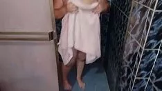 再生 私のトレッドオーバープロテクト呪文の覆面作業私が彼女を置くときに彼女が入浴を選んでいる彼女は私に彼女の乾いたサービスを提供するように頼みますそれは私のサシェイを吸引することになります