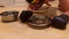 चलाएँ K9dogknuckle नीचे अपने गर्त से खिलाया जाता है