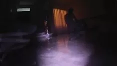 Redare Văd o curvă în hotel și mă culc cu ea