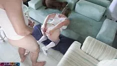 再生 異母姉妹は必然的に異母兄弟のサシェイが彼女に開口部を行うように指示するのに役立つ