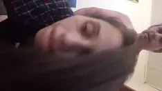 Играть Filha magrinningha dando a bucetinha pro pai tarado