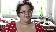 Redare Ies de altădată: bebeluș neprofesionist cu sânii mari, cu o groază sfântă