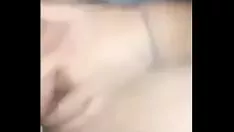 Oynat Filipinli küçük hanım televizyon kamerasında