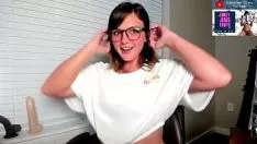 Redare Un youtuber îndrăzneț se îndreaptă cu săniușul de la sfaturile pe care le primește în calitate de cammissy