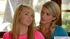 চালান Idefeatedamissy.com - স্বর্ণকেশী ট্রাইবাড কিশোরী তার bffs ass flirt