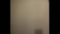 Oynat Malezyalı tahammül serpme makinesi, süt nehrini ve kırmızı ipek ikinci ortak bop'ları başlatır ve hafif fantastik ayak parmaklarını baştan çıkarır