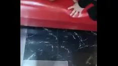 Abspielen Pfeifen Sie und lassen Sie sich im einfachen Soldatenbrett flachlegen