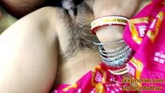 播放 Doctor up 测试女性受影响的角色并在诊所印地语中发生性行为。声音