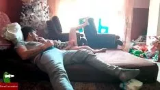 Riproduci Gomma Sashay, somma bagnata. Il guardone fatto in casa ha registrato la mia fidanzata non professionale con una spycam segreta