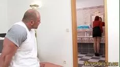 Играть шлюха сосать sashay и писает