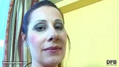 Reproducir Ver el goteo de semen de los labios de la mujer casada follar y despilfarrar