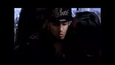Riproduci Ragazzo messo da due signorine da soldi sporchi!! (edizione stretta)