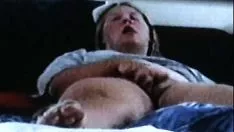 Abspielen Peeping Tom Nikail She-Bops zu einem kitty-cat fangenden Höhepunkt