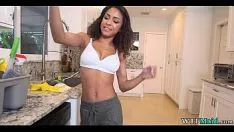 Play Precious housemaid strips the kspoilen