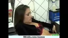 تشغيل الرقم الحقيقي للجنس مقابل المال 19