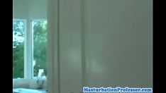 বাড়ির হট স্বর্ণকেশী মহিলা আপনার জন্য disinvesting