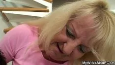 Play Old blond startles on solid sum