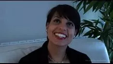 Riproduci Stampaggio della sorprendente sonia araba nell'abbigliamento intimo