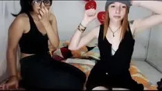 Play Cammissys figure out kitty-cat at the end