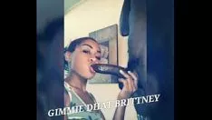 Riproduci Britney Jones che si stringe