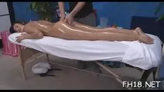 Reproducir Asombrosa estatua desnuda de la mayoría de los adolescentes seduce el pomo y llega al clímax