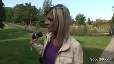 Играть Горячая милфа трахается втроем с неизвестным мужчиной в видео от первого лица