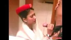 تشغيل مضيفة طيران الإمارات