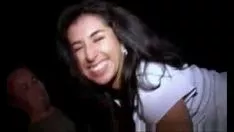 Reproduzir Essa morena arruma pra ganhar leitinho