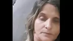 Reproduzir Coroa mãe de dois filhos usandpapero frontretch