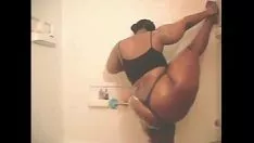 Reproducir Mama dria en la ducha abajo