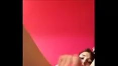 Afspelen Adolescent speelgoed met dildo op webcam, release porno 04:
