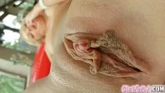 Play Give inmerap blond rubs her kitty-cat