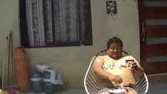 تشغيل BBW اللاتينية الساخنة mym tum tum تعطي كريم للوجه لشخصيته الساخنة