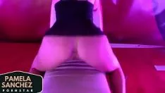 Abspielen Pornoasterisk mit einem Mann aus der Bevölkerung, der rauskommt