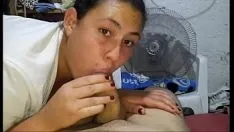 Reproducir Le hago una rica mamada a mi marido y me trago toda su leche rica y calentita