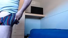再生 ボクサーを荒々しく引き裂き、バットプラグでディックをからかう