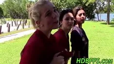 Oynat Siyasi partili genç işlenir ve sarhoş eğlenceyi dile getirir.