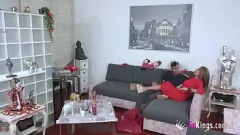 चलाएँ Busty Colombian Milf युवा पड़ोसी को कट्टर दुनिया में शुरू करता है