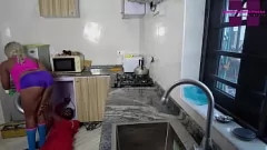 再生 隣人の電子レンジを修正する